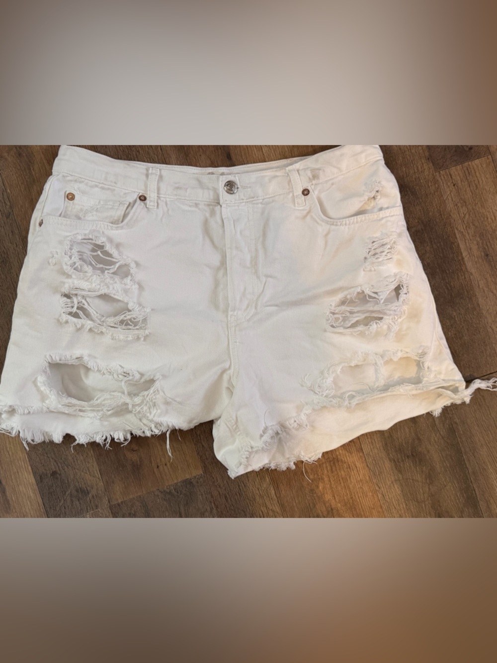 Free People Size thirty-one White Distressed Denim Shorts